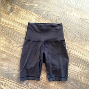Lululemon Wunder Train High-Rise Short 8” Size 0 Black